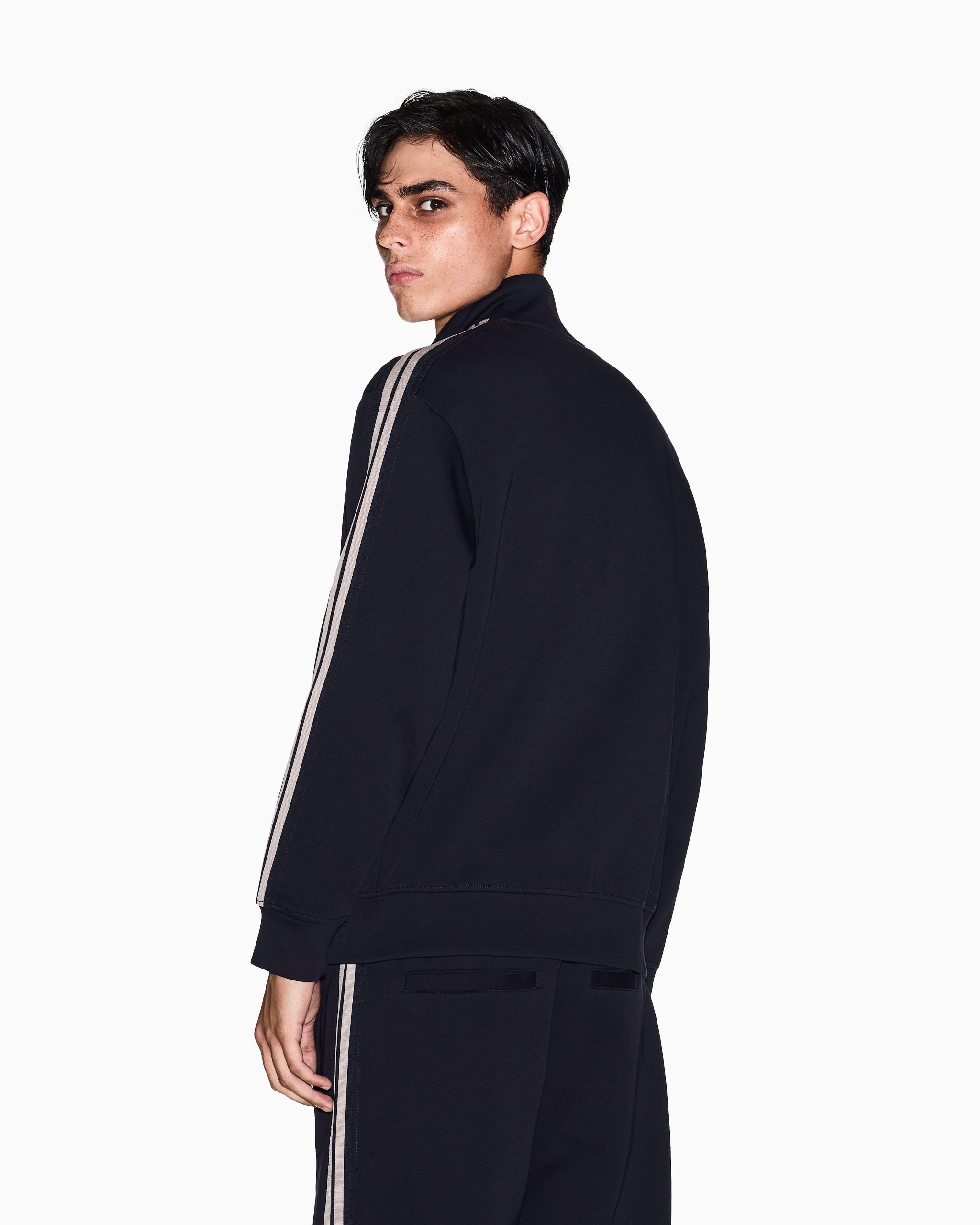 XM001361_AF10818_UB101_R_FW2025