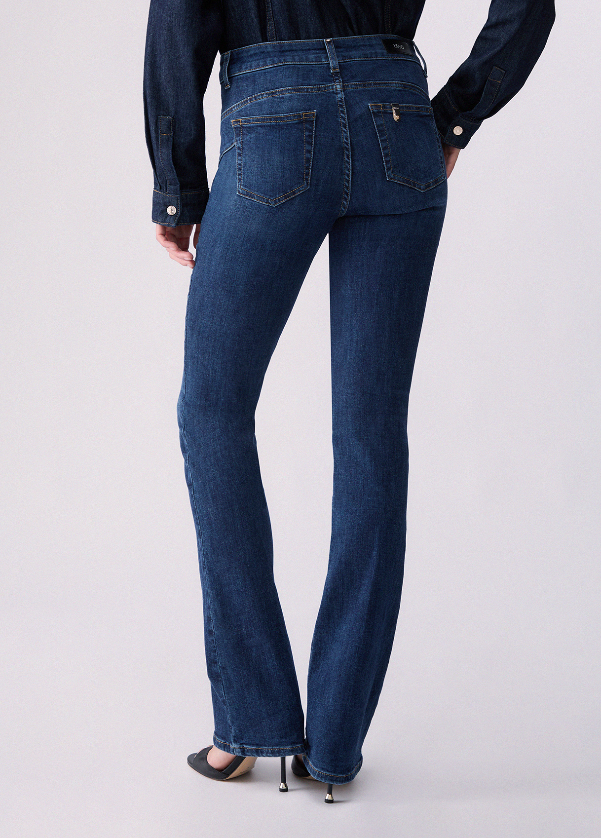 Jeans bootcut con botones joya - LIU.JO - Imagen 2