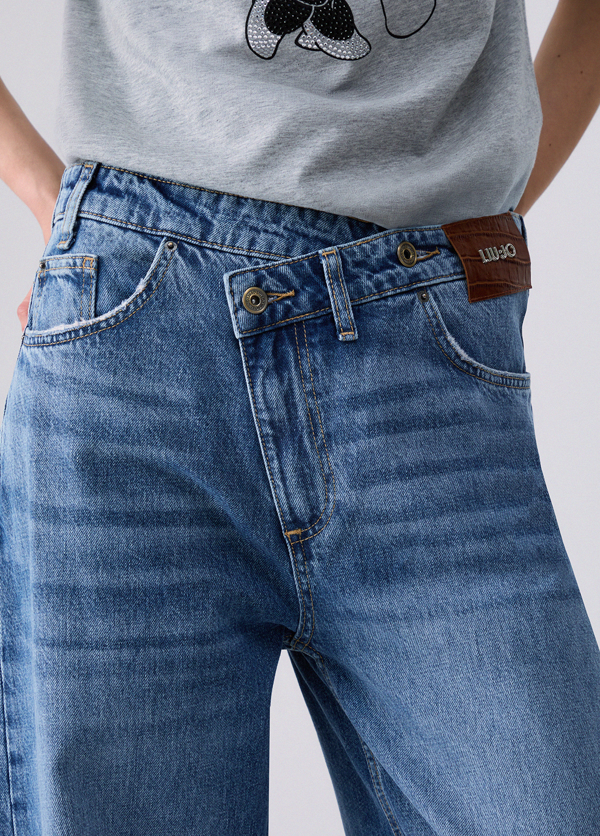 Jeans rectos con cinturilla asimétrico - LIU.JO - Imagen 3