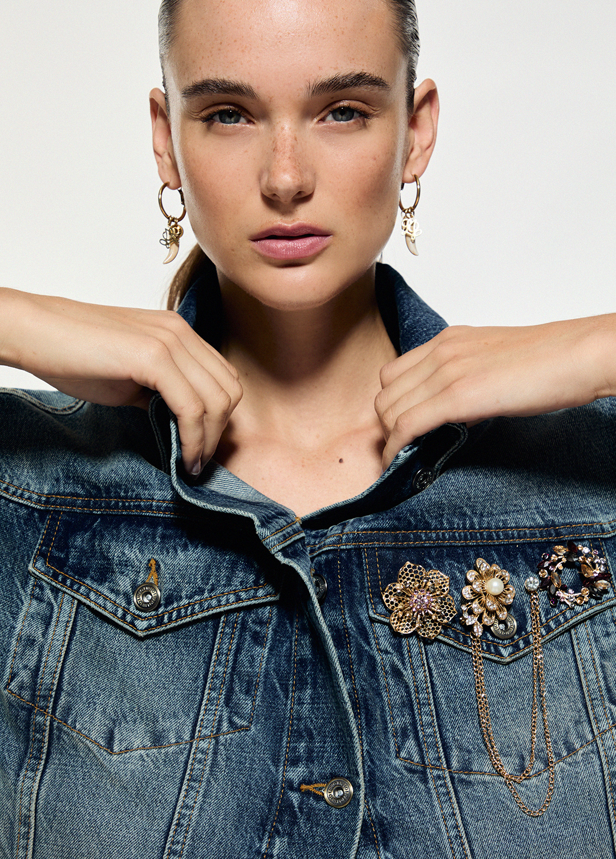 Chaqueta en denim con spille joya - LIU.JO - Imagen 3