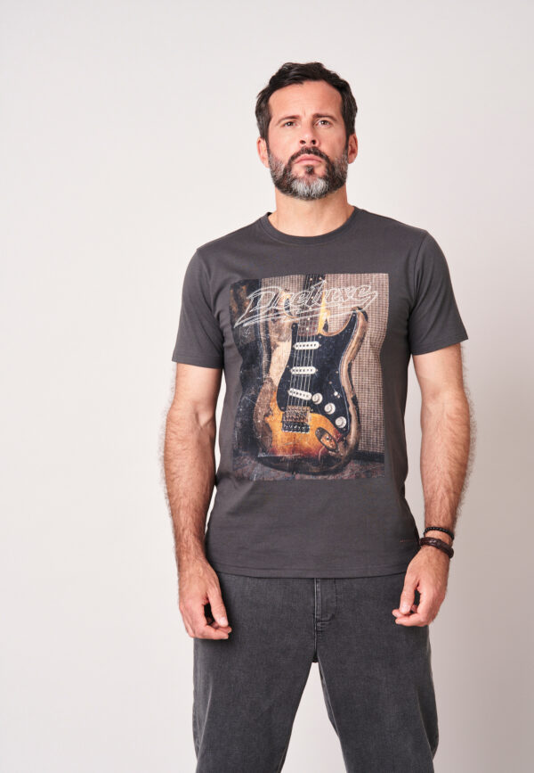 Camiseta con estampado de guitarra - DEELUXE